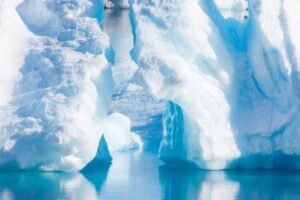 Photos-of-Antarctic-Icebergs-12