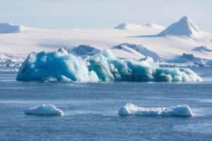 Photos-of-Antarctic-Icebergs-14