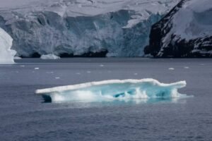 Photos-of-Antarctic-Icebergs-15