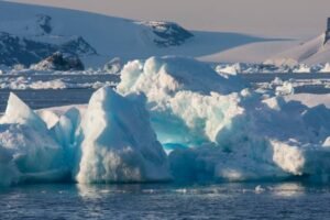 Photos-of-Antarctic-Icebergs-19