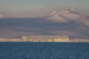 Photos-of-Antarctic-Icebergs-29