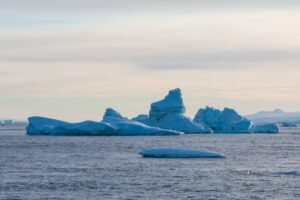 Photos-of-Antarctic-Icebergs-32