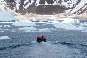 Photos-of-Antarctic-Icebergs-44